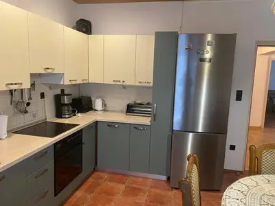 Kuhinja ili čajna kuhinja u objektu Spacious apt w pool and sea view 2 min to beach