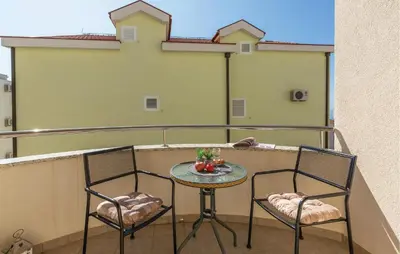 Balkon ili terasa u objektu 1 Bedroom Cozy Apartment In Makarska