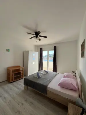 Krevet ili kreveti u jedinici u objektu Apartments Peronja Jelsa Seafront