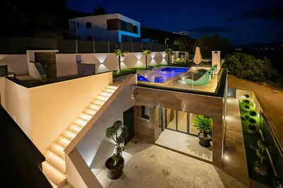 Bazen u objektu Villa Hanna-Dream Adriatic View ili u blizini