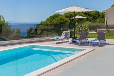 Bazen u objektu Holiday Home Zarello with Private Pool next to the Sea ili u blizini