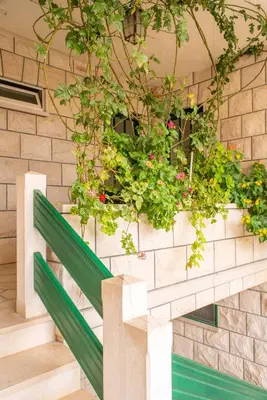 Vrt u objektu Cosy apartments in Bol centre with loggia&seaview