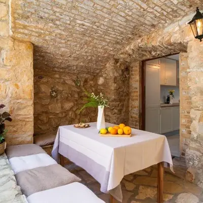 2 Bedroom Beautiful Home In Pitve