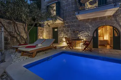 Bazen u objektu Apartment Villa Ivo - Makarska Exklusiv ili u blizini