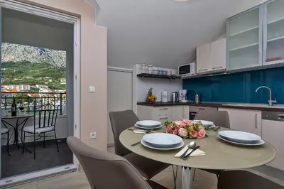 Kuhinja ili čajna kuhinja u objektu Apartments Beso
