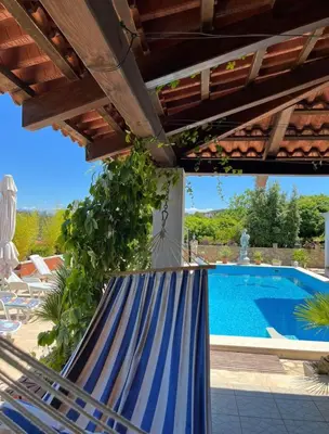Bazen u objektu Room with swimming pool Gorana ili u blizini