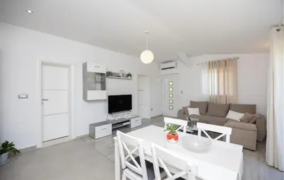 TV i/ili zabavni centar u objektu 1 Bedroom Beautiful Apartment In Slime