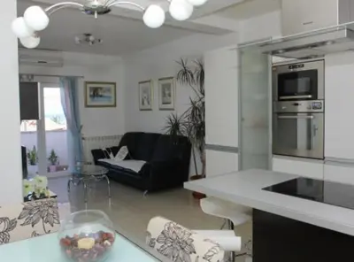Kuhinja ili čajna kuhinja u objektu Apartments K Supetar