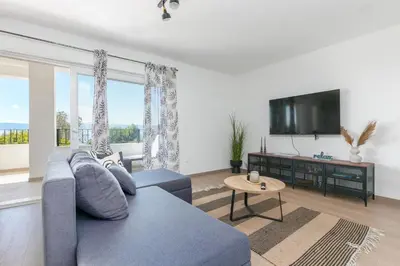 TV i/ili zabavni centar u objektu Family friendly seaside apartments Duce, Omis - 24876