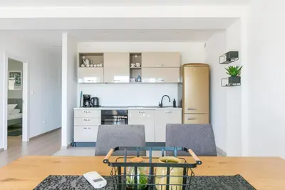Kuhinja ili čajna kuhinja u objektu Family friendly seaside apartments Duce, Omis - 24876