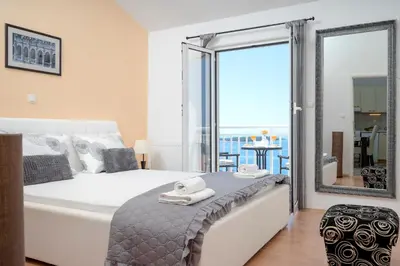 Krevet ili kreveti u jedinici u objektu Apartments Roso - ZF Hvar