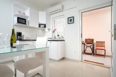 Kuhinja ili čajna kuhinja u objektu Apartments Roso - ZF Hvar