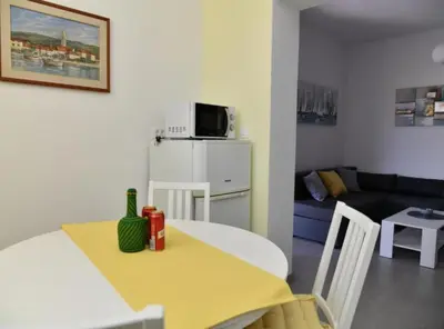 TV i/ili zabavni centar u objektu Apartments Near Sea Supetar