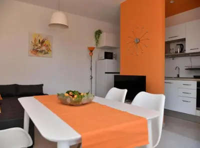 Kuhinja ili čajna kuhinja u objektu Apartments Near Sea Supetar