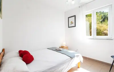 Krevet ili kreveti u jedinici u objektu Stunning Apartment In Omis With House Sea View