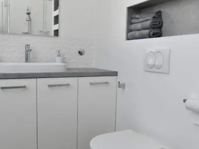 Kupaonica u objektu One Bedroom Apartment with Terrace & Garden View