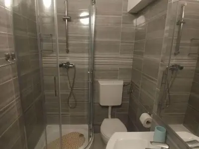 Kupaonica u objektu Four Bedroom Holiday Home With Terrace & Sea View