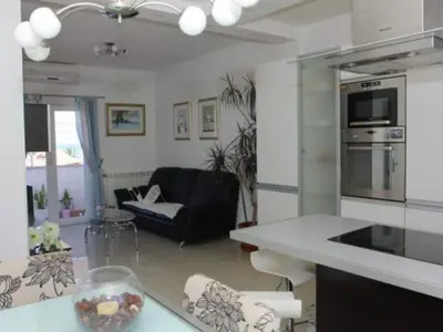 Kuhinja ili čajna kuhinja u objektu Three Bedroom Apartment A4 2