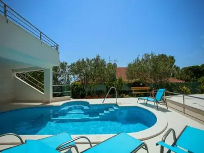 Bazen u objektu Apartments Relax Brela - Two Bedroom Apartment ili u blizini