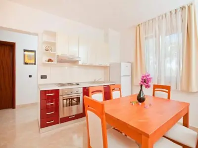 Kuhinja ili čajna kuhinja u objektu Apartments Relax Brela - Two Bedroom Apartment