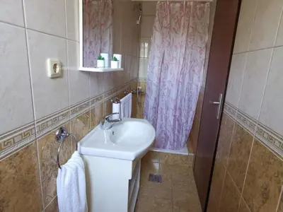 Kupaonica u objektu Three Bedroom Apartment with Terrace and Sea View
