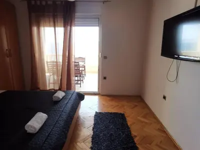 TV i/ili zabavni centar u objektu Three Bedroom Apartment with Terrace and Sea View