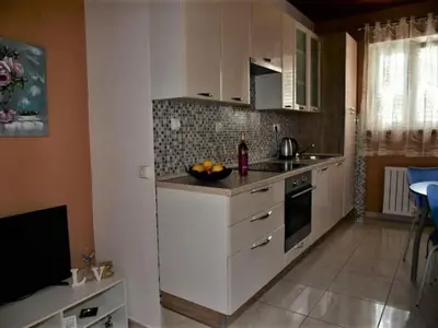 Kuhinja ili čajna kuhinja u objektu Two bedroom apartment A4