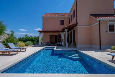Bazen u objektu Villas Hvar - Villa Polyhymnia ili u blizini