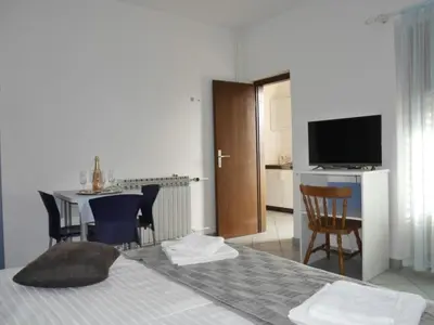 TV i/ili zabavni centar u objektu Dugi Rat Seaside Apartments - 2 Bedroom 3