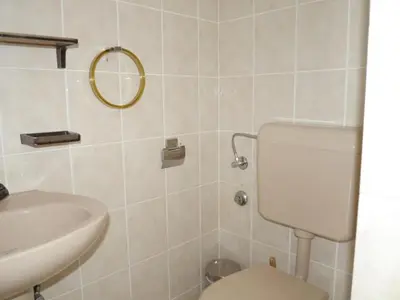 Kupaonica u objektu Dugi Rat Seaside Apartments - Studio Apartment 2