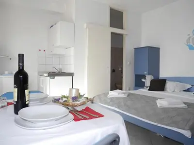 Krevet ili kreveti u jedinici u objektu Dugi Rat Seaside Apartments - Studio Apartment 2
