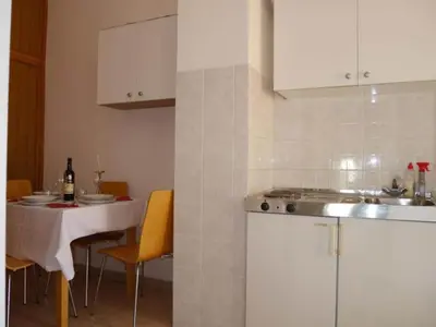 Kuhinja ili čajna kuhinja u objektu Dugi Rat Seaside Apartments - 2 Bedroom 6