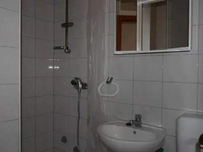 Kupaonica u objektu Dugi Rat Seaside Apartments - 2 Bedroom 6