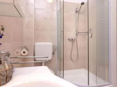 Kupaonica u objektu One Bedroom Luxury Apartment with Balcony and Sea View 1