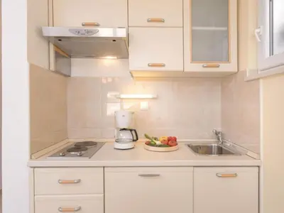 Kuhinja ili čajna kuhinja u objektu One Bedroom Apartment with Balcony 3