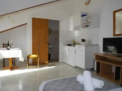 Kuhinja ili čajna kuhinja u objektu Dugi Rat Seaside Apartments - Studio 5