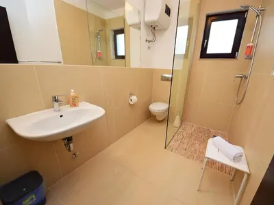 Kupaonica u objektu Apartment Molo Lozna-5 by Interhome