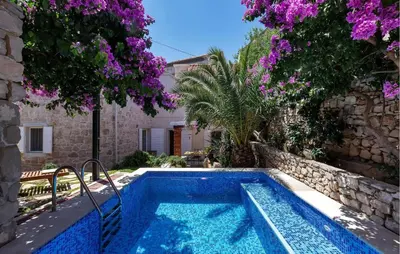 Bazen u objektu Stunning Home In Sutivan ili u blizini