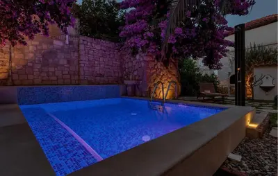 Bazen u objektu Stunning Home In Sutivan ili u blizini