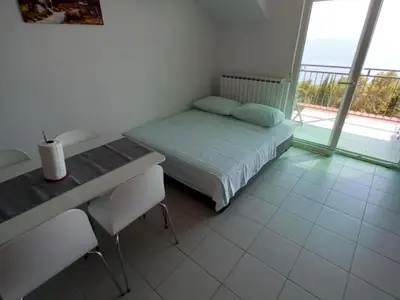 Krevet ili kreveti u jedinici u objektu Superior One Bedroom Apartment with Balcony and Sea View