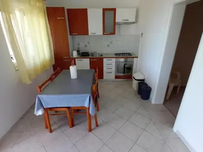 Kuhinja ili čajna kuhinja u objektu Classic One Bedroom Apartment with Terrace and Sea view