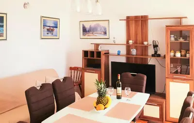 Pića u objektu 3 Bedroom Gorgeous Apartment In Omis