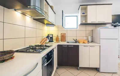Kuhinja ili čajna kuhinja u objektu 1 Bedroom Beautiful Apartment In Omis