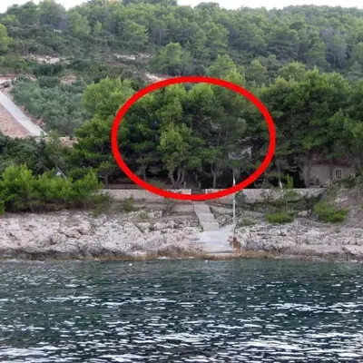 Secluded fisherman's cottage Cove Fabrice