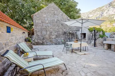 Pogled na planine ili pogled na planine iz apartmana