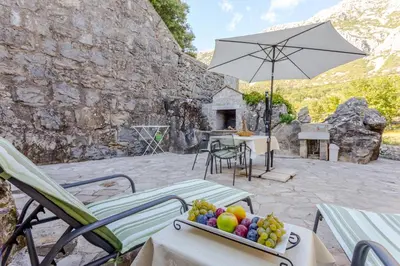 Pogled na planine ili pogled na planine iz apartmana