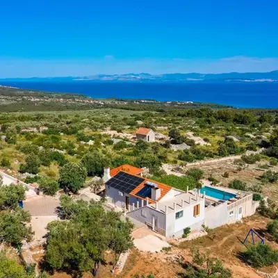 Family friendly house with a swimming pool Supetar