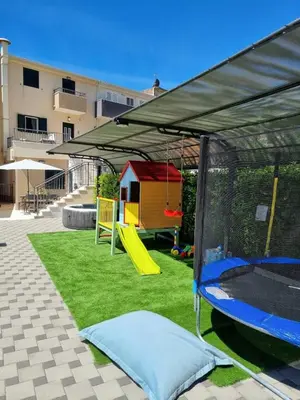 Dječje igralište u objektu Villa Lucija in Dugi Rat - Haus für 7-8 Personen