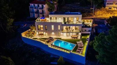 Bazen u objektu Villa Harmony Brela ili u blizini