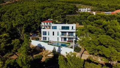 Bazen u objektu Villa Harmony Brela ili u blizini